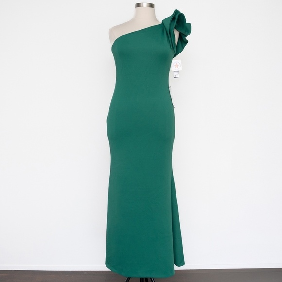Betsy & Adam. Daisy long scuba one shoulder gown. - Picture 2 of 12